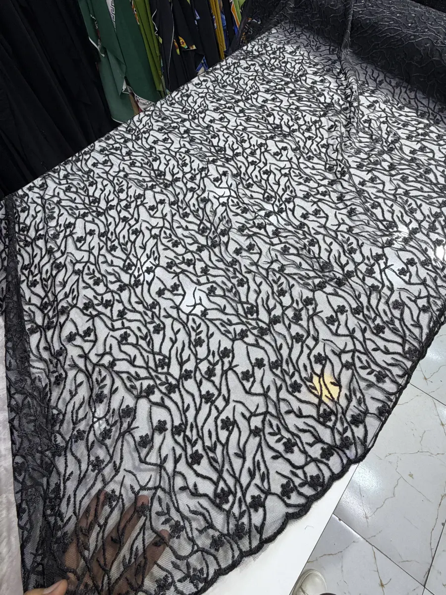 دانتيل اسود بدون ستراس