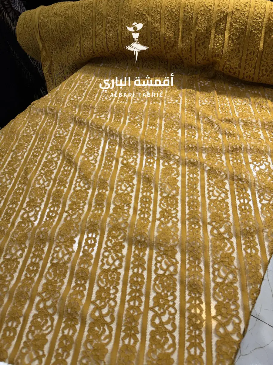 تول او دانتيل فرنسي - صورة 1