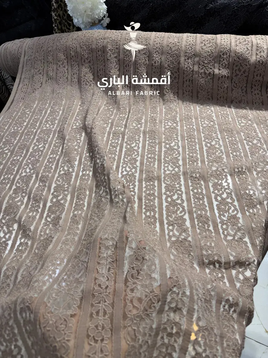 تول او دانتيل فرنسي - صورة 1